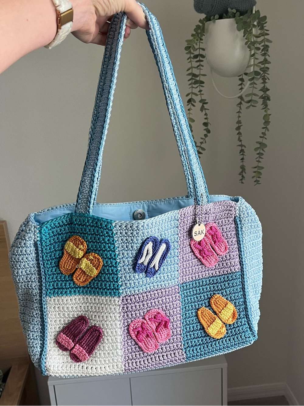 The Sak vintage crochet flip flop patchwork handbag 🩴☀️